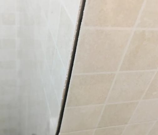 嘉善瓷砖空鼓维修公司分享阳台瓷砖脱落的修复过程可以分为以下几个步骤