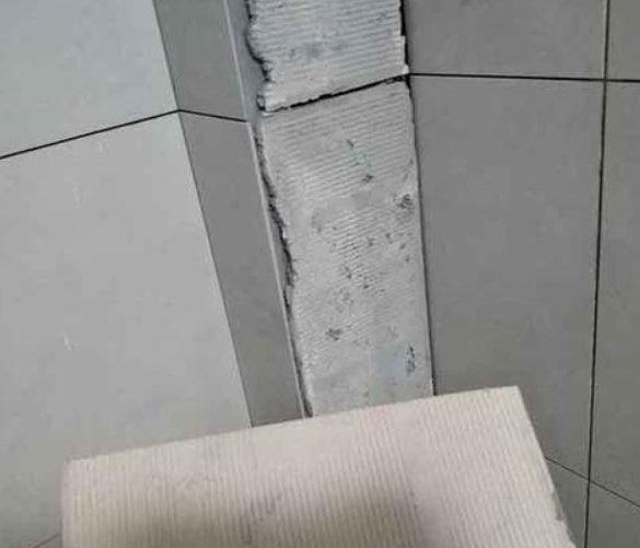 嘉善瓷砖空鼓维修公司分享下厨房瓷砖脱落的补救措施。